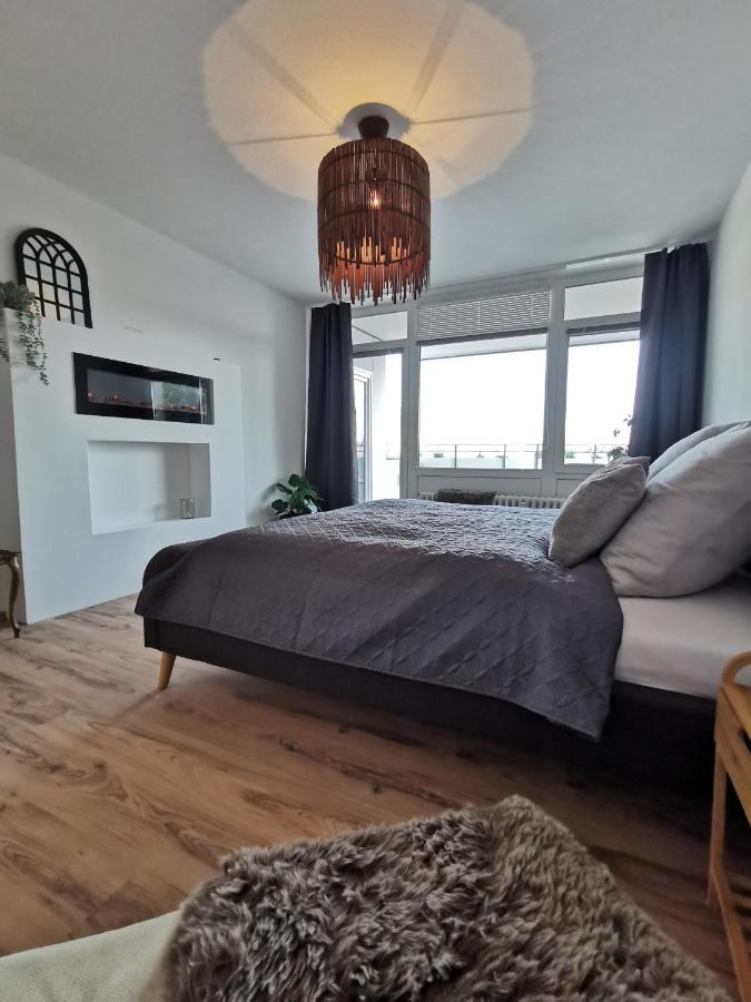 Up Wulkje21 Neu Renovierte Wohnung Mit Pkw Stellplatz Emden Eksteriør billede