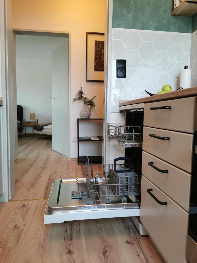 Up Wulkje21 Neu Renovierte Wohnung Mit Pkw Stellplatz Emden Eksteriør billede