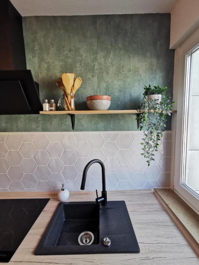 Up Wulkje21 Neu Renovierte Wohnung Mit Pkw Stellplatz Emden Eksteriør billede